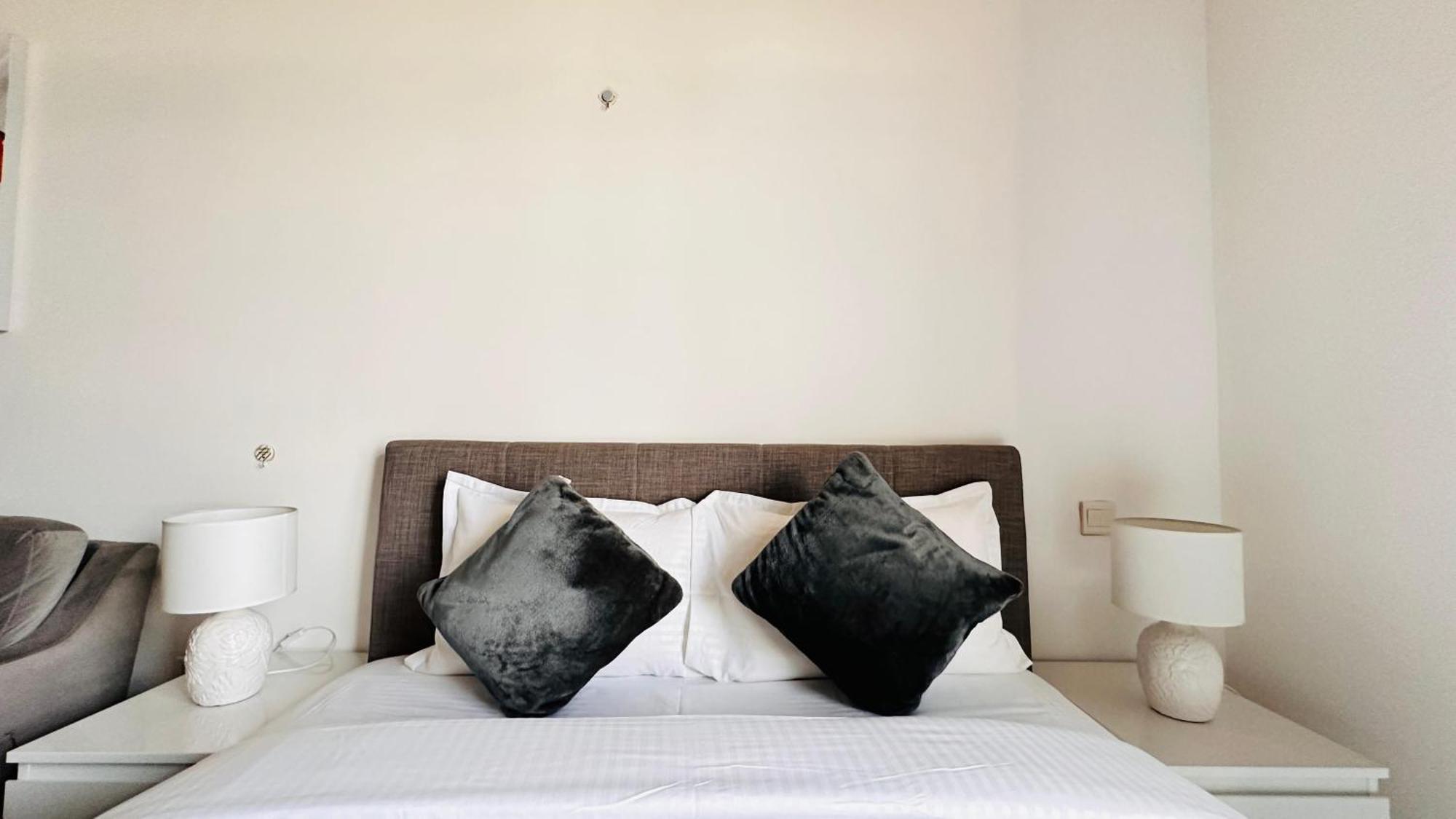 Oyo 1364 Fully Furnished Jvc Dubai