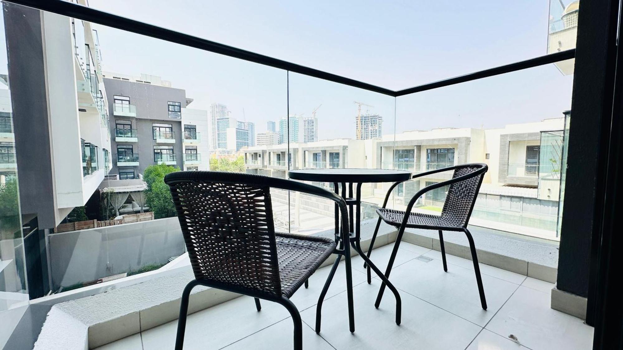 Apartment Oyo 1364 Fully Furnished Jvc