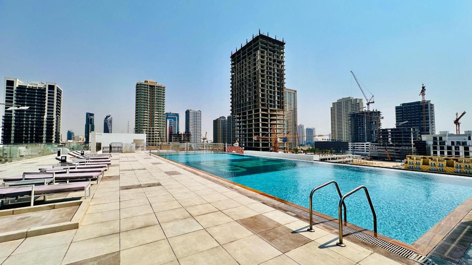 Apartment Oyo 1364 Fully Furnished Jvc Dubai