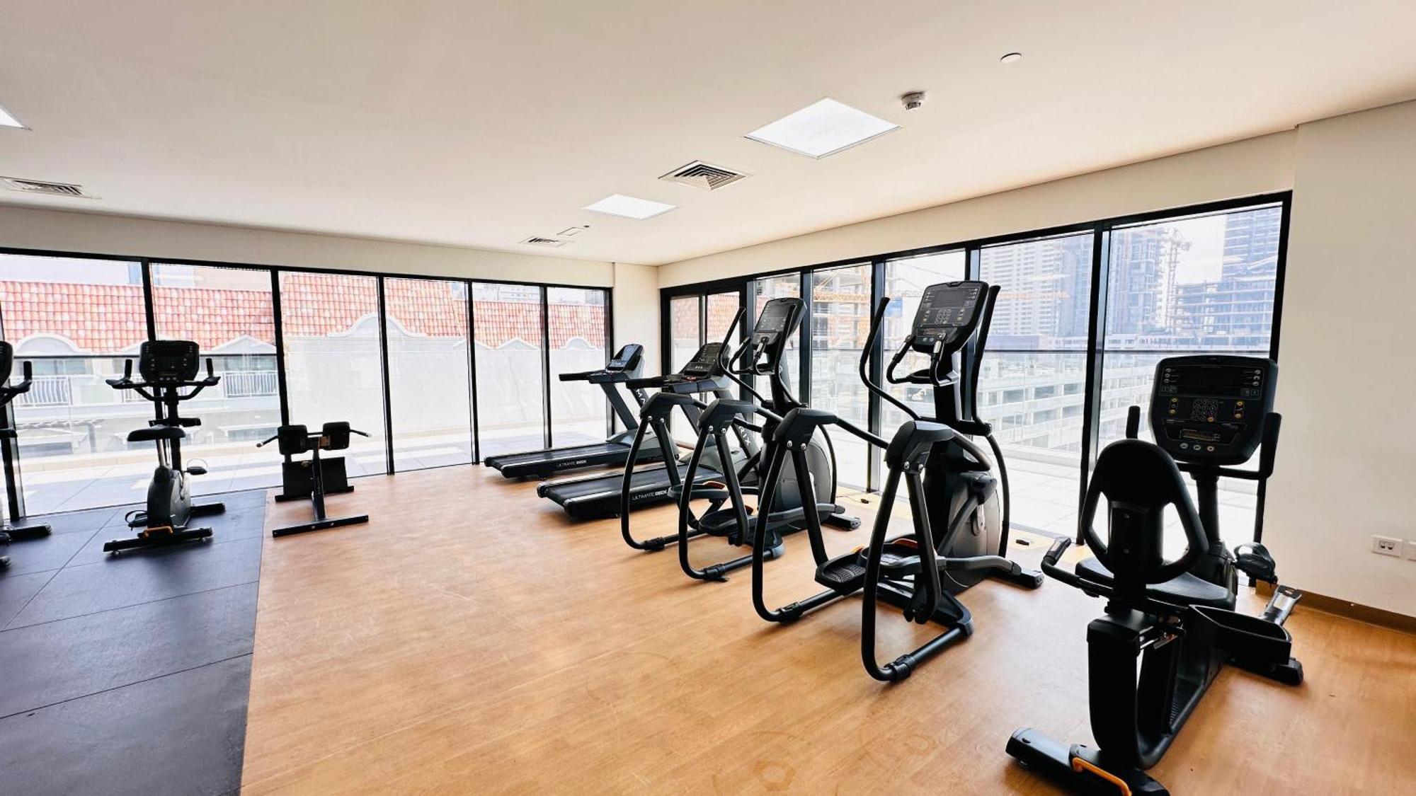 Oyo 1364 Fully Furnished Jvc * Dubai